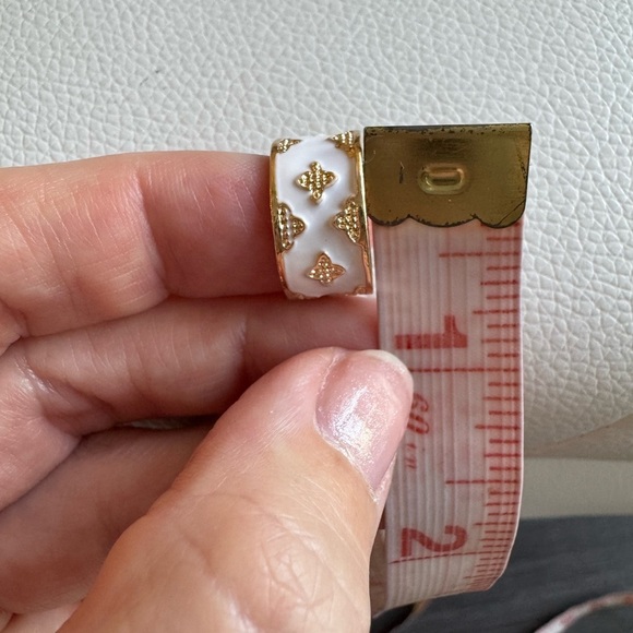 Gold and White Clover Flower Hoop Cuff Earrings New - Picture 5 of 6